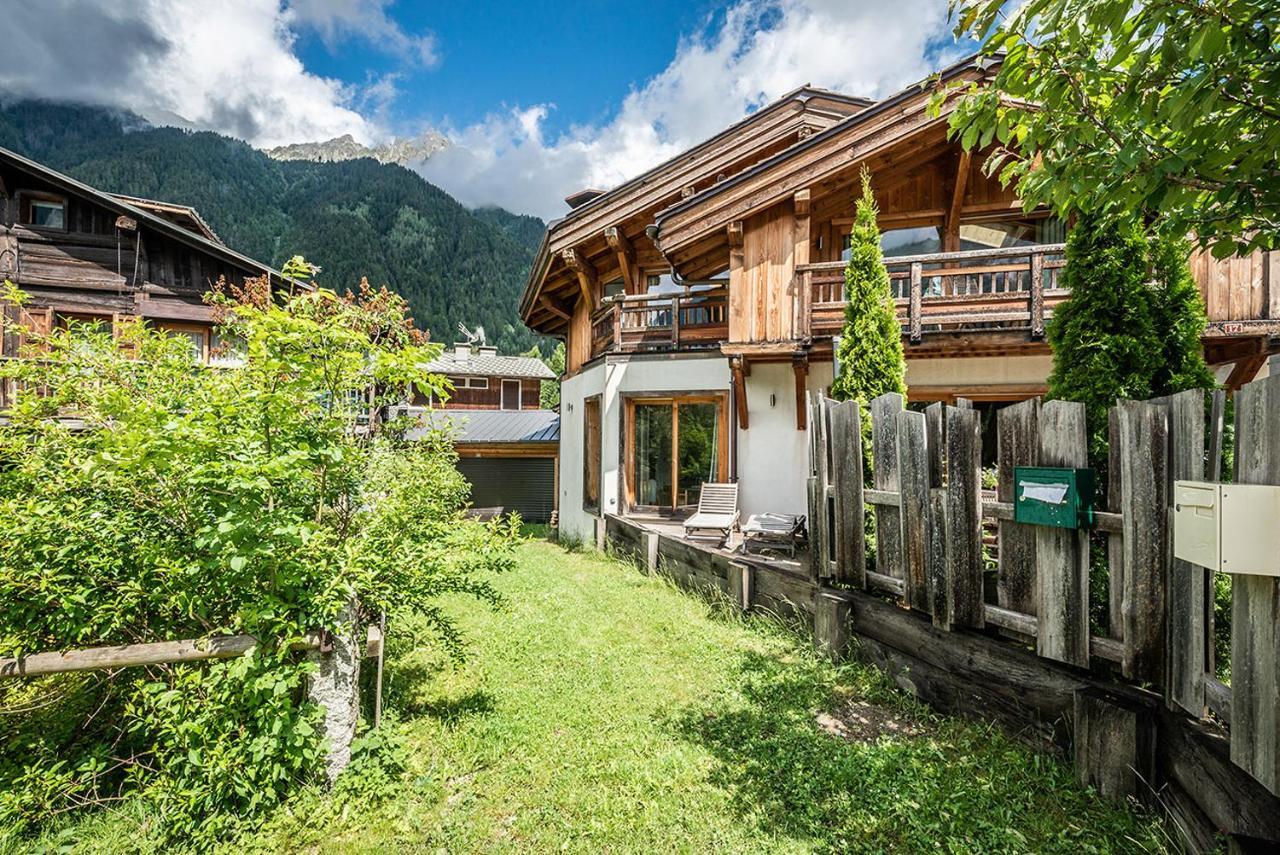 Eden Hotel, Apartments And Chalet Chamonix Les Praz Екстериор снимка